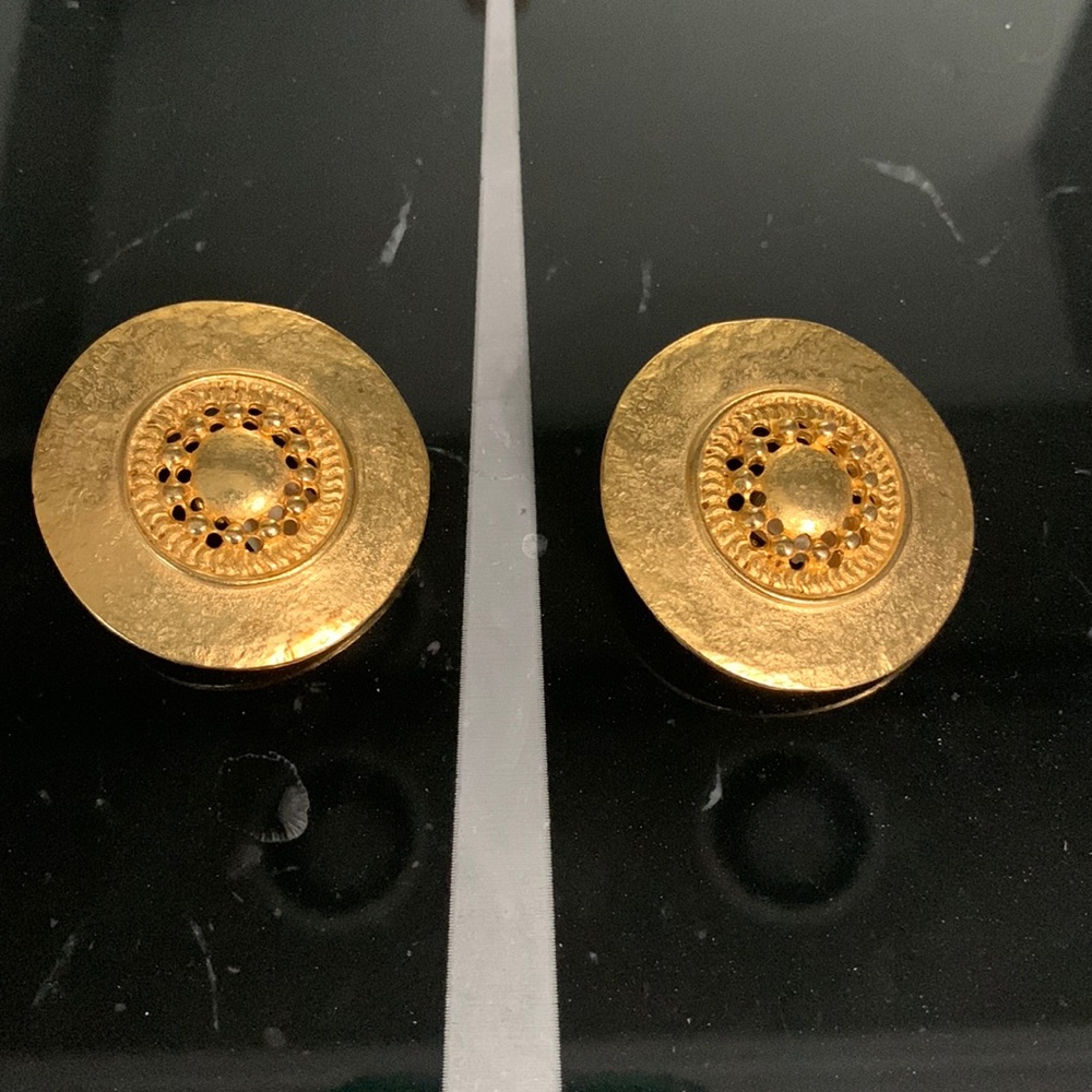 Vintage Retro clip-on gold tone earrings